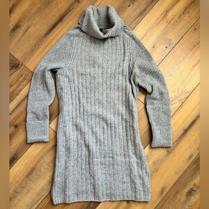Women’s NWT Banana Republic Turtleneck Sweater Dress, Size Large